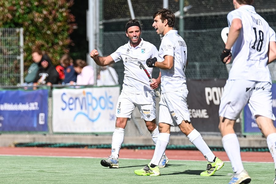 Braxgata's Thibeaut Stockbroekx and Braxgata's players celebrate after scoring during a hockey game between Waterloo Ducks and Braxgata, Sunday 20 September 2026 in Waterloo, on day 1 of the Belgian first division hockey championship