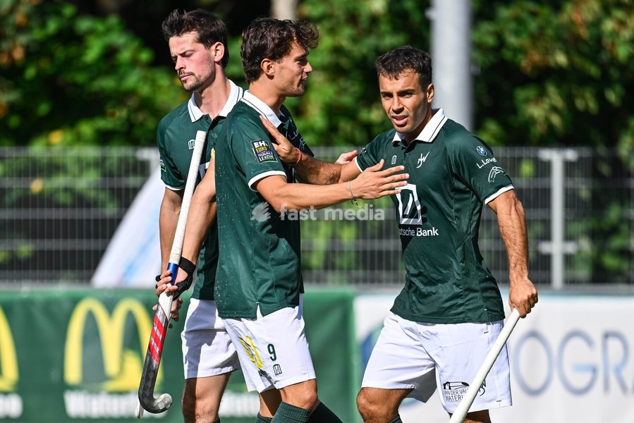 WatDuck's Tomi Domene and WatDucks' players celebrate after scoring during a hockey game between Waterloo Ducks and Braxgata, Sunday 20 September 2026 in Waterloo, on day 1 of the Belgian first division hockey championship