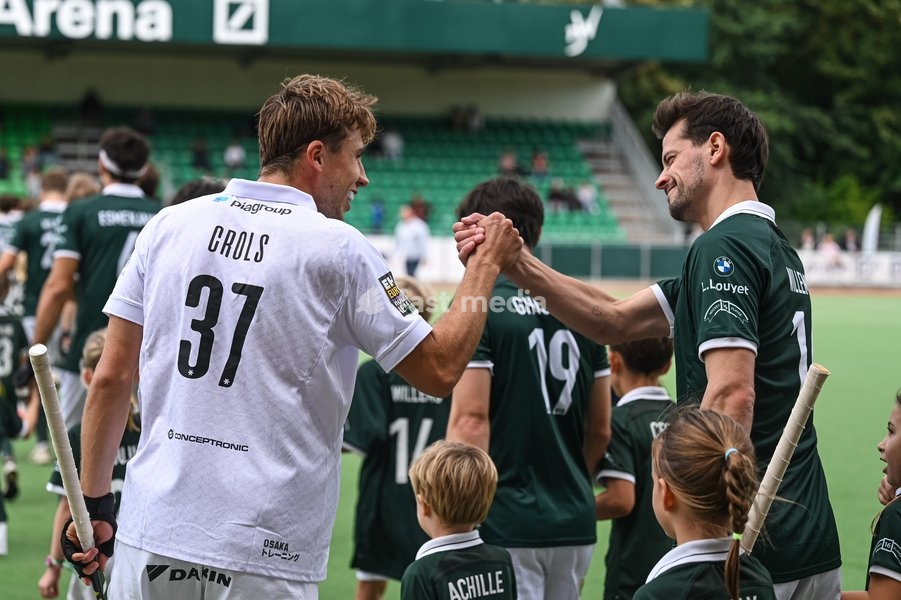 Braxgata's Thomas Crols and WatDuck's Tommy Willems pictured during a hockey game between Waterloo Ducks and Braxgata, Sunday 20 September 2026 in Waterloo, on day 1 of the Belgian first division hockey championship