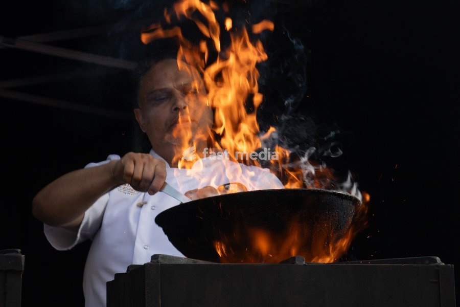 Chef Atik Rahman makes gunpowder curry at the Annual Brick lane Festival 2026 in Brick Lane, London, England, UK on Sunday 20 September, 2026
