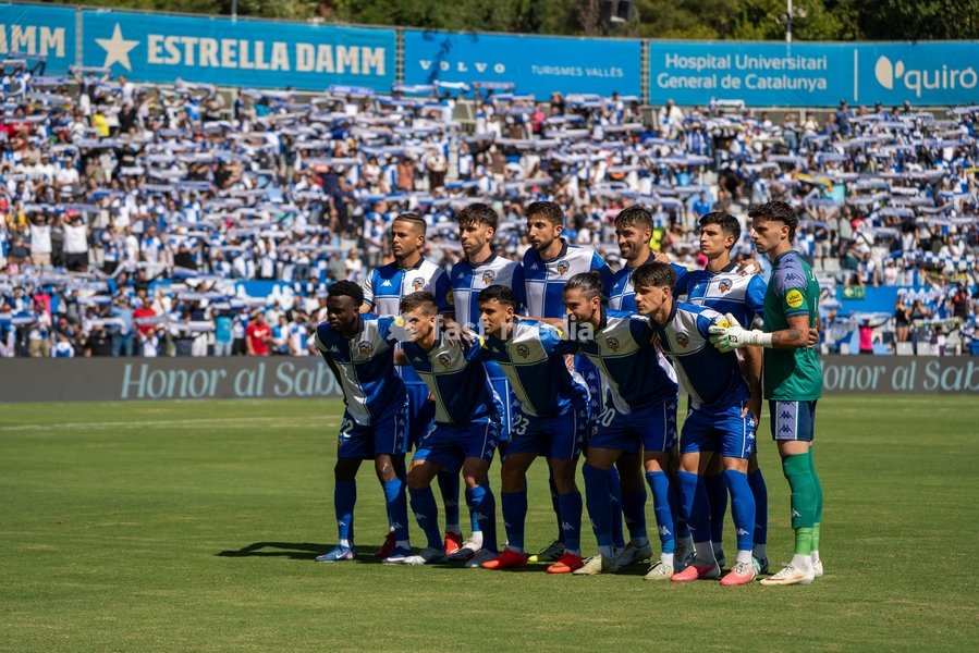 CE Sabadell team players line up for a photo prior to the La Liga Hypermotion 26/27 at Nova Creu Alta, Sabadell, September 20