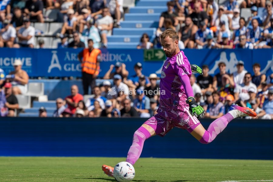 Aarón of Real Oviedo during La Liga Hypermotion match between CE Sabadell at Nova Creu Alta, Sabadell, September 20