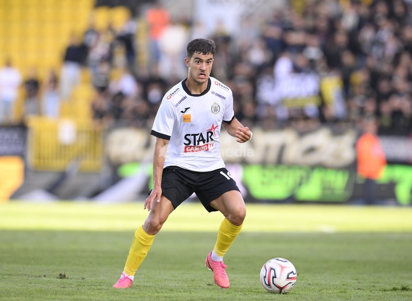 Lokeren's Jordi Palacios controls the ball during a soccer match between KSC Lokeren and Royal Excelsior Virton, Sunday 20 September 2026 in Lokeren, on day 6 of the 2026-2027 'Challenger Pro League' 1B second division of the Belgian championship
