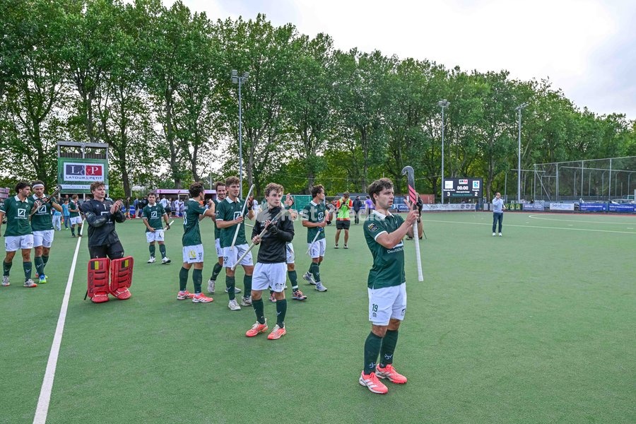 WatDucks' players celebrate after winning a hockey game between Waterloo Ducks and Braxgata, Sunday 20 September 2026 in Waterloo, on day 1 of the Belgian first division hockey championship