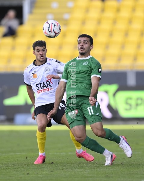 Lokeren's Jordi Palacios and Virton's Abdelsamad Hachem fight for the ball during a soccer match between KSC Lokeren and Royal Excelsior Virton, Sunday 20 September 2026 in Lokeren, on day 6 of the 2026-2027 'Challenger Pro League' 1B second division of the Belgian championship