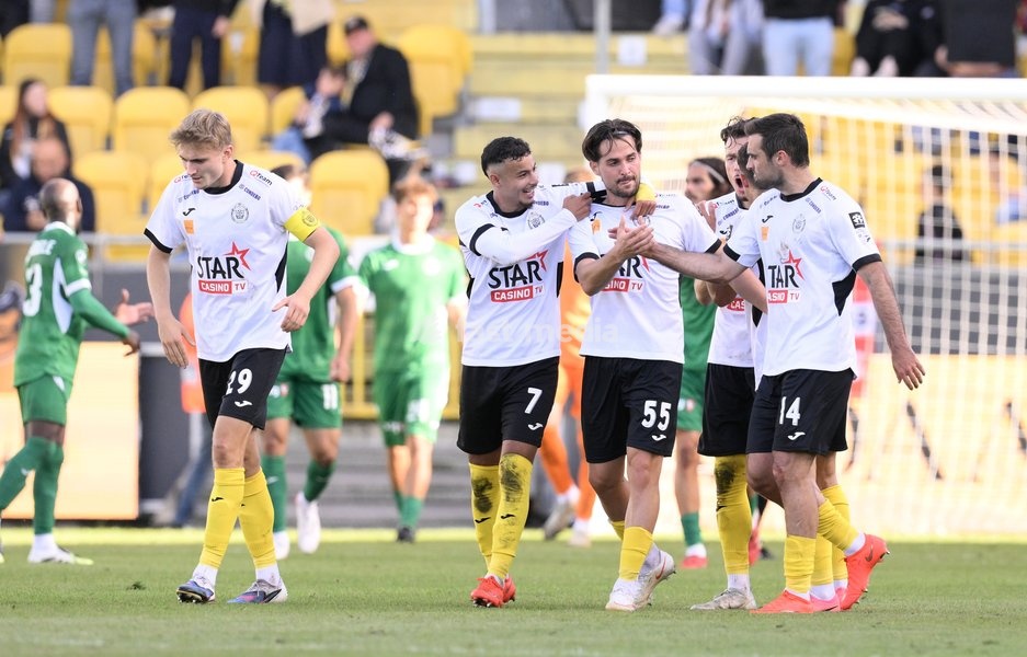 Lokeren's Sam Van Aerschot celebrates after scoring during a soccer match between KSC Lokeren and Royal Excelsior Virton, Sunday 20 September 2026 in Lokeren, on day 6 of the 2026-2027 'Challenger Pro League' 1B second division of the Belgian championship