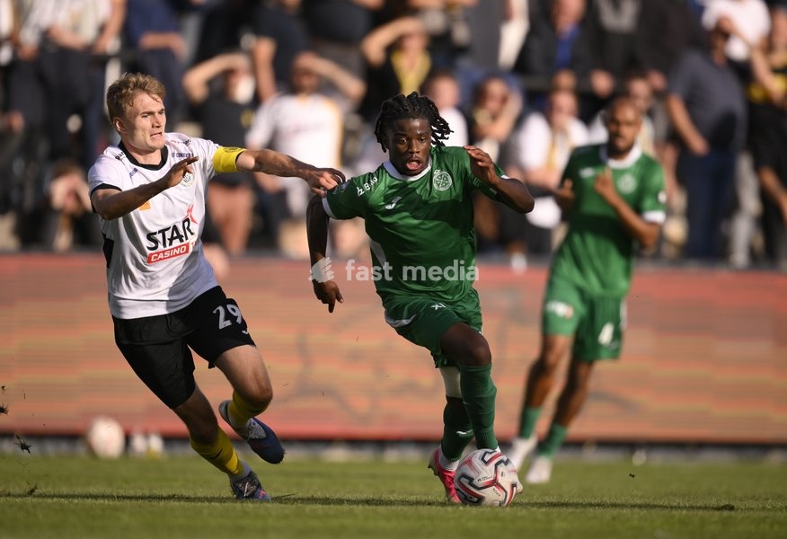Lokeren's Andreas Spegelaere and Virton's Steeven Assengue fight for the ball during a soccer match between KSC Lokeren and Royal Excelsior Virton, Sunday 20 September 2026 in Lokeren, on day 6 of the 2026-2027 'Challenger Pro League' 1B second division of the Belgian championship