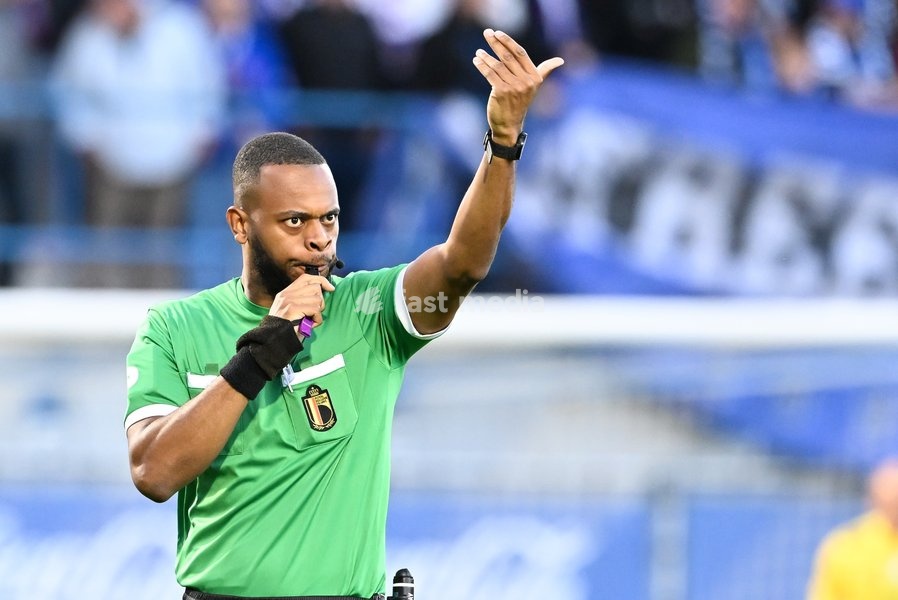 referee Marco Matonga Simonini pictured during a soccer match between FCV Dender EH and Patro Eisden Maasmechelen, Sunday 20 September 2026 in Denderleeuw, on day 6 of the 2026-2027 'Challenger Pro League' 1B second division of the Belgian championship