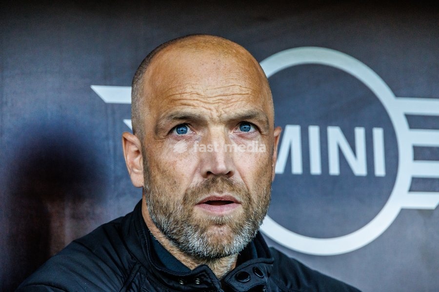 Beveren's head coach Tim Bakens pictured ahead of a soccer match between KV Kortrijk and SK Beveren, Sunday 20 September 2026 in Kortrijk, on day 7 of the 2026-2027 'Jupiler Pro League' first division of the Belgian championship