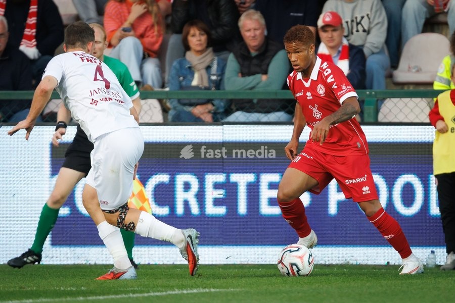 Beveren's Christophe Janssens and Kortrijk's Shandre Campbell fight for the ball during a soccer match between KV Kortrijk and SK Beveren, Sunday 20 September 2026 in Kortrijk, on day 7 of the 2026-2027 'Jupiler Pro League' first division of the Belgian championship