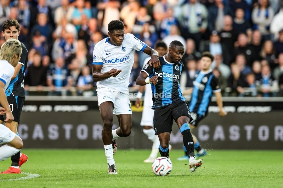 Genk's Josue Kongolo and Club's Carlos Forbs fight for the ball during a soccer match between Club Brugge KV and KRC Genk, Sunday 20 September 2026 in Brugge, on day 7 of the 2026-2027 'Jupiler Pro League' first division of the Belgian championship