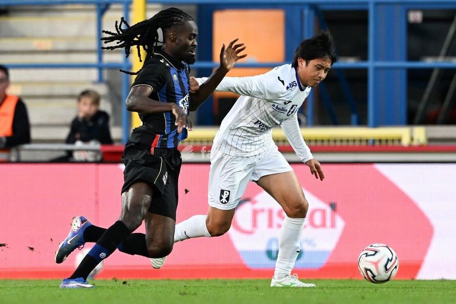 Dender's Junior Marsoni Sambu Mansoni and Patro Eisden's Tsubasa Kasayanagi pictured in action during a soccer match between FCV Dender EH and Patro Eisden Maasmechelen, Sunday 20 September 2026 in Denderleeuw, on day 6 of the 2026-2027 'Challenger Pro League' 1B second division of the Belgian…