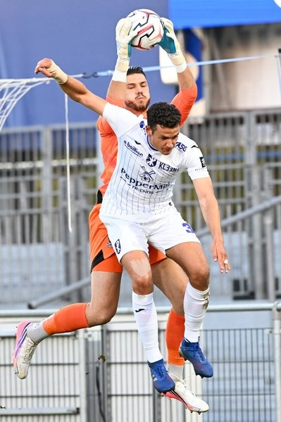 Dender's goalkeeper Julien Devriendt and Patro Eisden's Louis Verstaete pictured in action during a soccer match between FCV Dender EH and Patro Eisden Maasmechelen, Sunday 20 September 2026 in Denderleeuw, on day 6 of the 2026-2027 'Challenger Pro League' 1B second division of the Belgian…