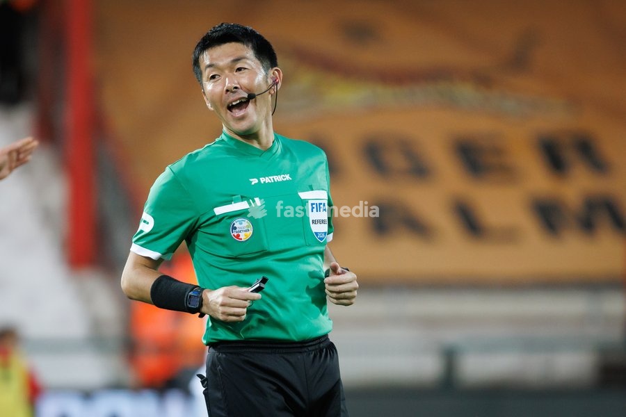 referee Yusuke Araki pictured during a soccer match between KV Kortrijk and SK Beveren, Sunday 20 September 2026 in Kortrijk, on day 7 of the 2026-2027 'Jupiler Pro League' first division of the Belgian championship