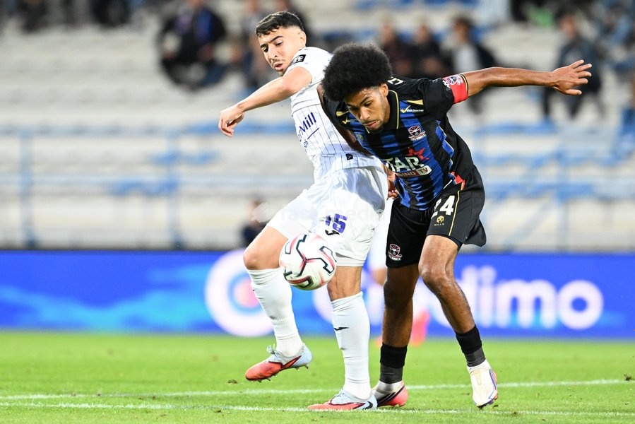 Patro Eisden's Sami Lahssaini and Dender's Malcolm Viltard pictured in action during a soccer match between FCV Dender EH and Patro Eisden Maasmechelen, Sunday 20 September 2026 in Denderleeuw, on day 6 of the 2026-2027 'Challenger Pro League' 1B second division of the Belgian championship