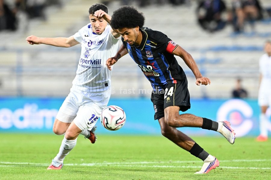 Patro Eisden's Sami Lahssaini and Dender's Malcolm Viltard pictured in action during a soccer match between FCV Dender EH and Patro Eisden Maasmechelen, Sunday 20 September 2026 in Denderleeuw, on day 6 of the 2026-2027 'Challenger Pro League' 1B second division of the Belgian championship