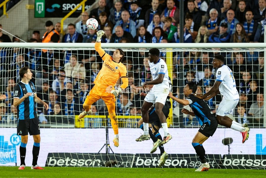 Club's goalkeeper Yann Sommer is pictured in action during a soccer match between Club Brugge KV and KRC Genk, Sunday 20 September 2026 in Brugge, on day 7 of the 2026-2027 'Jupiler Pro League' first division of the Belgian championship