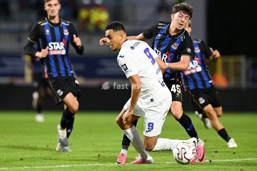 Patro Eisden's Zakaria Dalil Atteri and Dender's Amine Daali pictured in action during a soccer match between FCV Dender EH and Patro Eisden Maasmechelen, Sunday 20 September 2026 in Denderleeuw, on day 6 of the 2026-2027 'Challenger Pro League' 1B second division of the Belgian championship
