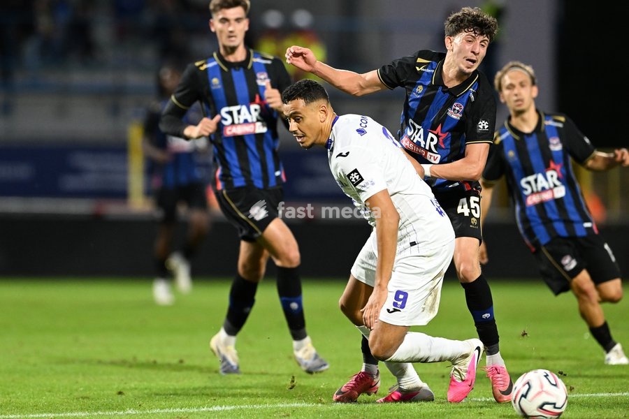Patro Eisden's Zakaria Dalil Atteri and Dender's Amine Daali pictured in action during a soccer match between FCV Dender EH and Patro Eisden Maasmechelen, Sunday 20 September 2026 in Denderleeuw, on day 6 of the 2026-2027 'Challenger Pro League' 1B second division of the Belgian championship