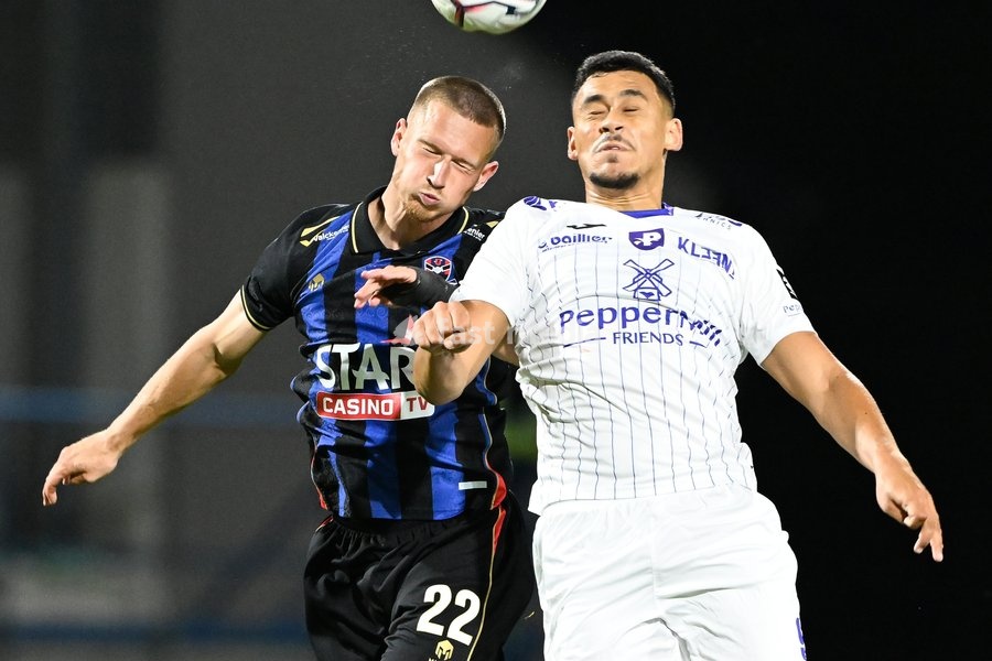 Dender's Ilias Breugelmans and Patro Eisden's Zakaria Dalil Atteri pictured in action during a soccer match between FCV Dender EH and Patro Eisden Maasmechelen, Sunday 20 September 2026 in Denderleeuw, on day 6 of the 2026-2027 'Challenger Pro League' 1B second division of the Belgian championship