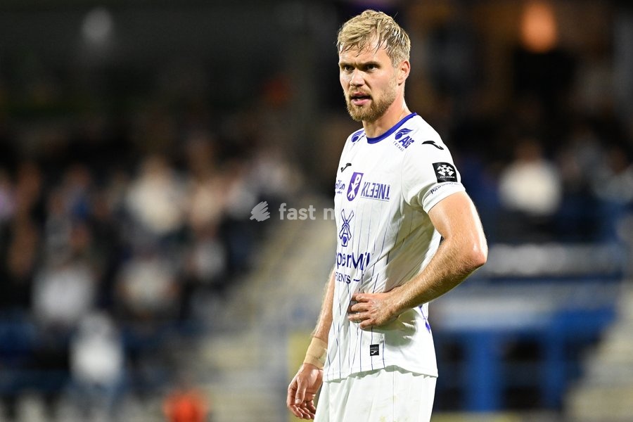 Patro Eisden's Lars Dietz looks dejected during a soccer match between FCV Dender EH and Patro Eisden Maasmechelen, Sunday 20 September 2026 in Denderleeuw, on day 6 of the 2026-2027 'Challenger Pro League' 1B second division of the Belgian championship