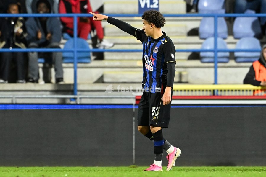 Dender's Adam Nhaili celebrates after scoring during a soccer match between FCV Dender EH and Patro Eisden Maasmechelen, Sunday 20 September 2026 in Denderleeuw, on day 6 of the 2026-2027 'Challenger Pro League' 1B second division of the Belgian championship