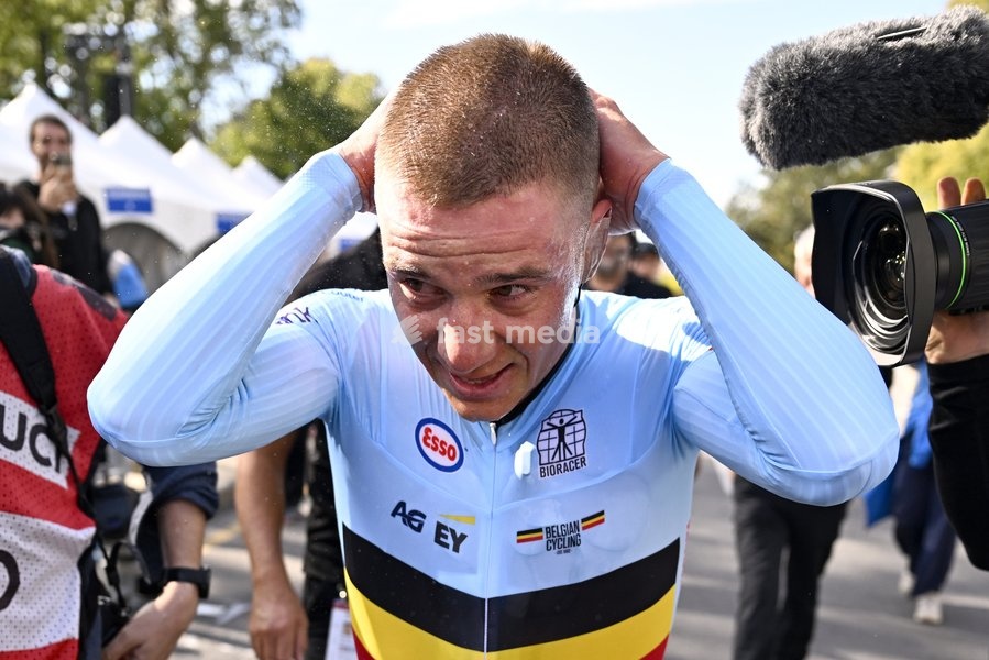 Belgian Remco Evenepoel celebrates after winning for the fourth time in a row the men's elite individual time trial race (39,2km) at the cycling UCI Road World Championship, in Montreal, Canada, Sunday 20 September 2026