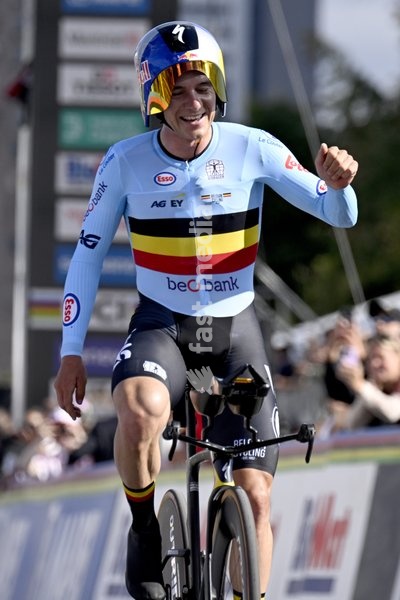 Belgian Remco Evenepoel celebrates after winning for the fourth time in a row the men's elite individual time trial race (39,2km) at the cycling UCI Road World Championship, in Montreal, Canada, Sunday 20 September 2026
