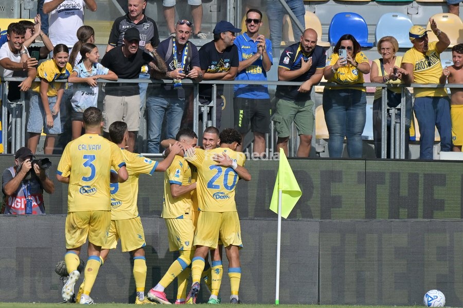 Frosinone's players celebrate after the 2-0 goal during the match of Serie A Enilive Football Match between Frosinone vs Como at the Benito Stirpe Stadium on 20 September 2026 in Frosinone, Lazio. Frosinone vs Como 2-0