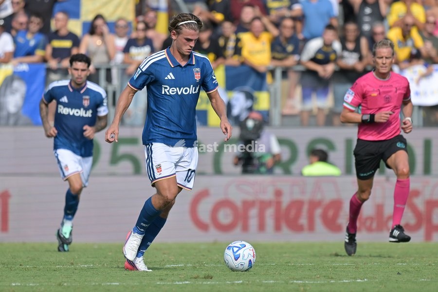 Nico Paz of Como seen in action during the match of Serie A Enilive Football Match between Frosinone vs Como at the Benito Stirpe Stadium on 20 September 2026 in Frosinone, Lazio. Frosinone vs Como 2-0