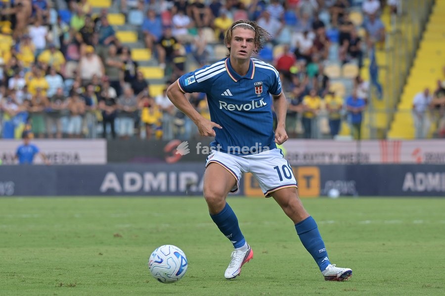 Nico Paz of Como seen in action during the match of Serie A Enilive Football Match between Frosinone vs Como at the Benito Stirpe Stadium on 20 September 2026 in Frosinone, Lazio. Frosinone vs Como 2-0