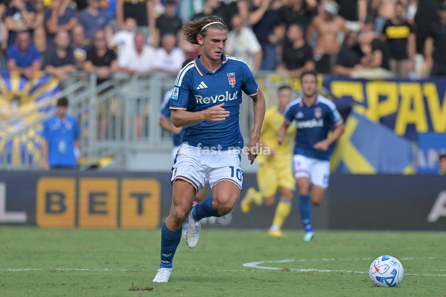 Nico Paz of Como seen in action during the match of Serie A Enilive Football Match between Frosinone vs Como at the Benito Stirpe Stadium on 20 September 2026 in Frosinone, Lazio. Frosinone vs Como 2-0