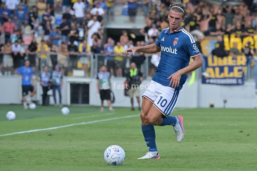 Nico Paz of Como seen in action during the match of Serie A Enilive Football Match between Frosinone vs Como at the Benito Stirpe Stadium on 20 September 2026 in Frosinone, Lazio. Frosinone vs Como 2-0
