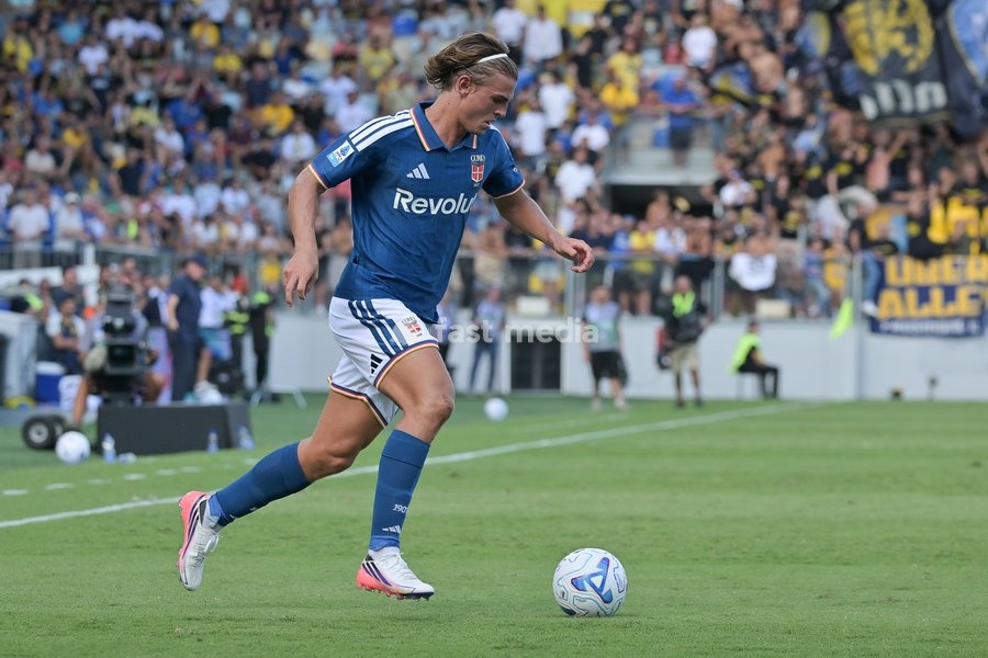 Nico Paz of Como seen in action during the match of Serie A Enilive Football Match between Frosinone vs Como at the Benito Stirpe Stadium on 20 September 2026 in Frosinone, Lazio. Frosinone vs Como 2-0