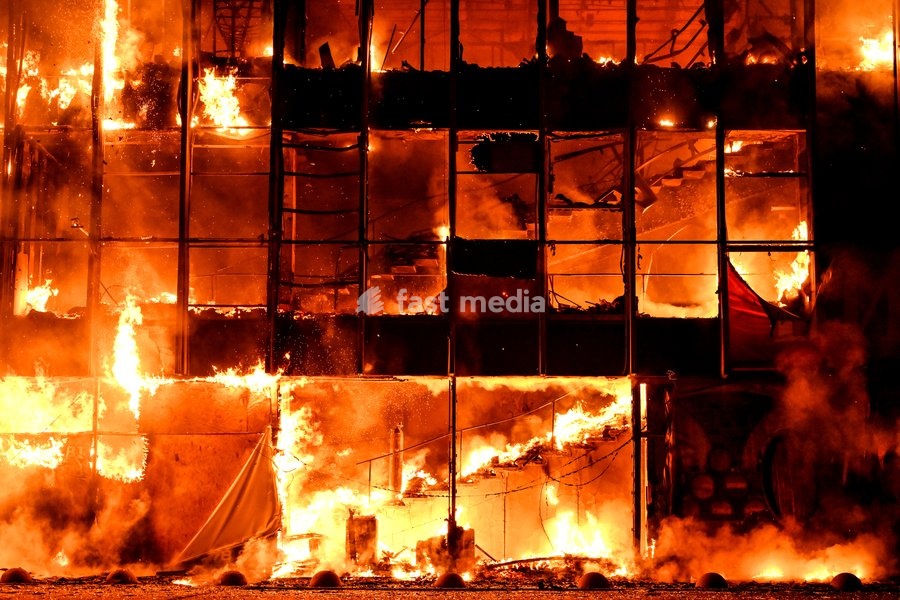 A fire caused by an overnight Russian drone attack rages in the Intrade shopping centre, Zaporizhzhia, Ukraine, September 21, 2026. On Monday night, Russian forces struck the southeastern city with strike UAVs and an FPV drone. The attack destroyed the shopping centre and damaged a university…