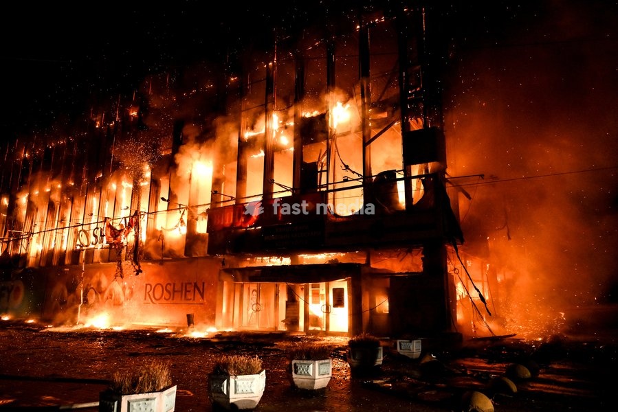 A fire caused by an overnight Russian drone attack rages in the Intrade shopping centre, Zaporizhzhia, Ukraine, September 21, 2026. On Monday night, Russian forces struck the southeastern city with strike UAVs and an FPV drone. The attack destroyed the shopping centre and damaged a university…