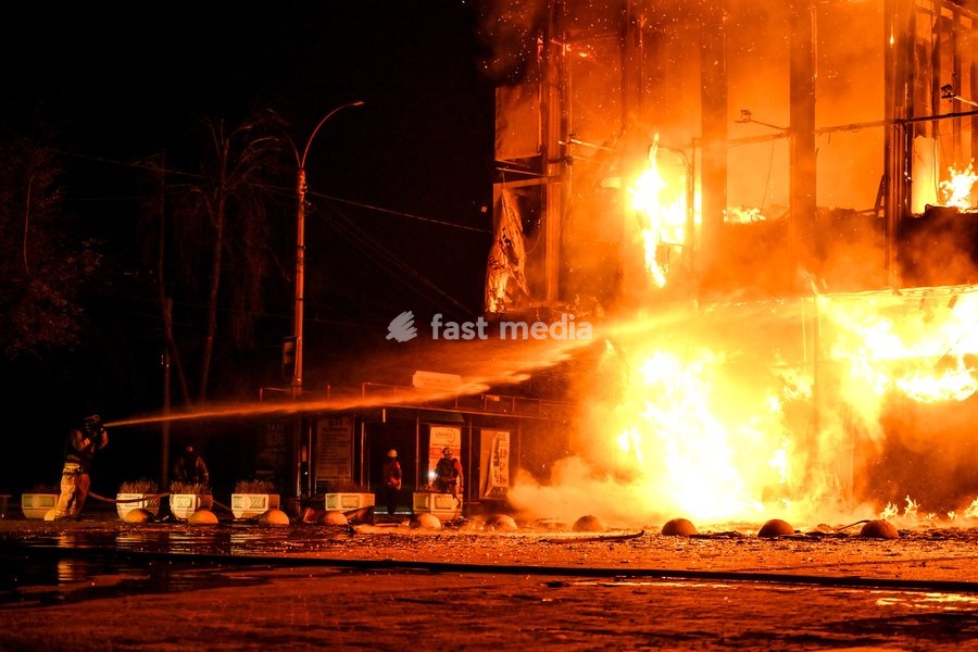 Rescuers extinguish a fire at the Intrade shopping centre, which broke out following a Russian drone attack during the night, Zaporizhzhia, Ukraine, September 21, 2026. On Monday night, Russian forces struck the southeastern city with strike UAVs and an FPV drone. The attack destroyed the shopping…