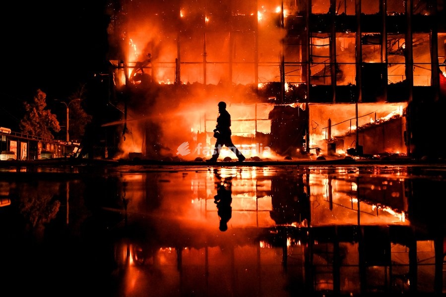 Rescuers extinguish a fire at the Intrade shopping centre, which broke out following a Russian drone attack during the night, Zaporizhzhia, Ukraine, September 21, 2026. On Monday night, Russian forces struck the southeastern city with strike UAVs and an FPV drone. The attack destroyed the shopping…