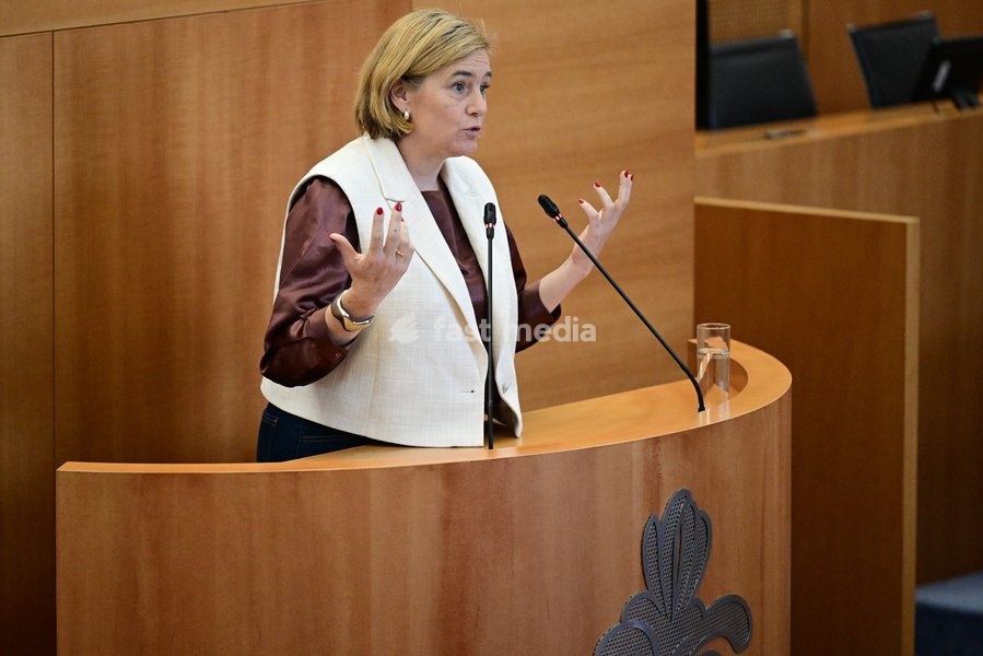 Brussels region Minister Elke Van den Brandt pictured during a plenary session of the Brussels Parliament in Brussels, Monday 21 September 2026. Today is the so-called Rentree, the first plenary session after the summer holidays