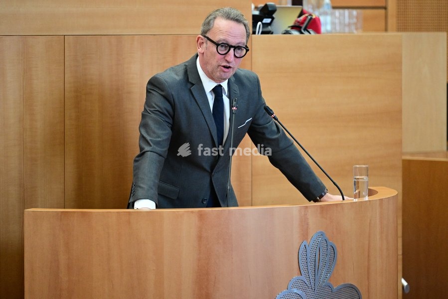 Brussels region Minister-President Boris Dillies pictured during a plenary session of the Brussels Parliament in Brussels, Monday 21 September 2026. Today is the so-called Rentree, the first plenary session after the summer holidays