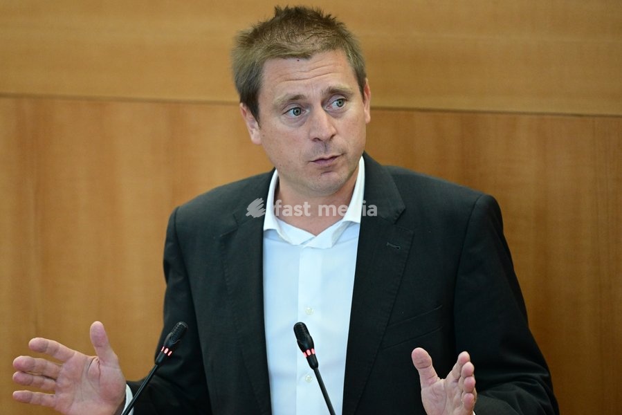 Brussels region Minister Laurent Hublet pictured during a plenary session of the Brussels Parliament in Brussels, Monday 21 September 2026. Today is the so-called Rentree, the first plenary session after the summer holidays