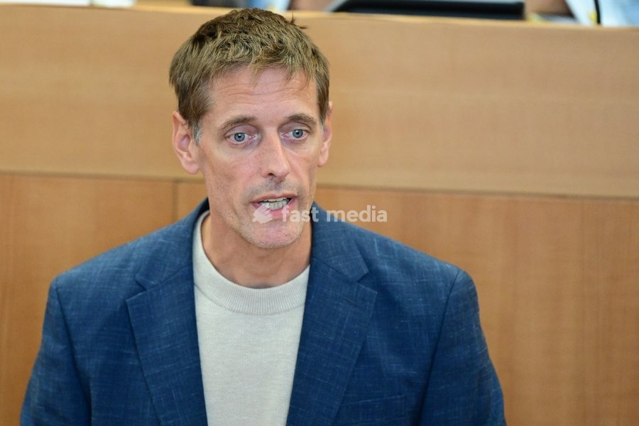 PVDA Jan Busselen a plenary session of the Brussels Parliament in Brussels, Monday 21 September 2026. Today is the so-called Rentree, the first plenary session after the summer holidays