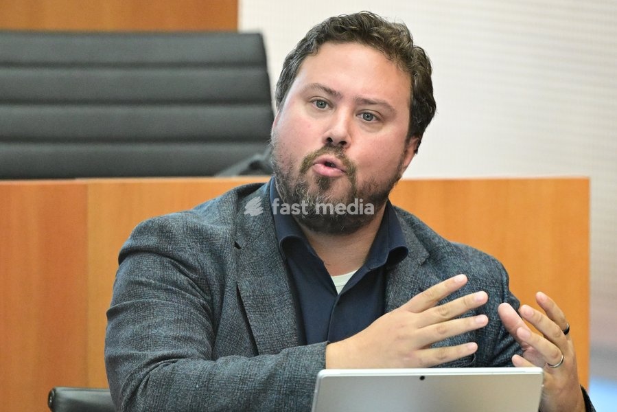 Vlaams Belang Bob De Brabandere pictured during a plenary session of the Brussels Parliament in Brussels, Monday 21 September 2026. Today is the so-called Rentree, the first plenary session after the summer holidays
