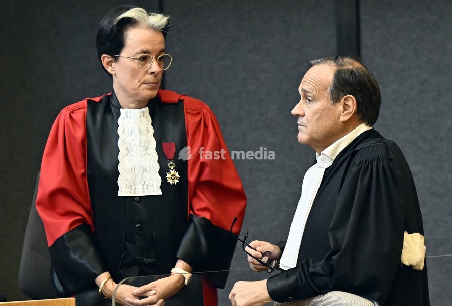 Lawyer Jean-Philippe Mayence and unidentified public prosecutor pictured ahead of the jury selection session for the assize trial of N. Ullens de Schooten at the Assize Court of the Brabant Wallon province in Nivelles, Monday 21 September 2026. Ullens is accused of killing his step-mother, 70 year…