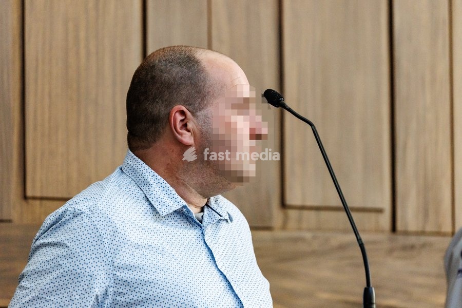 the accused Chris Vanhaverbeke pictured during the composition of the jury for the trial of C. Vanhaverbeke (48), who is facing charges of double murder and attempted murder, before the Assize Court of West-Flanders Province in Brugge, on Monday 21 September 2026