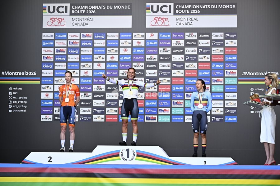 Dutch silver medallist Nienke Vinke, Australian gold medallist Felicity Wilson-Haffenden and Belgian bronze medallist Luca Vierstraete pictured on the podium after the women's U23 individual time trial race (20,3km) at the cycling UCI Road World Championship, in Montreal, Canada, Monday 21…