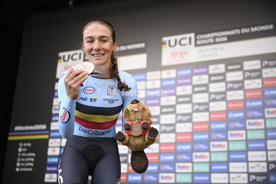 Belgian Luca Vierstraete celebrates on the podium with the bronze medal at the women's U23 individual time trial race (20,3km) at the cycling UCI Road World Championship, in Montreal, Canada, Monday 21 September 2026