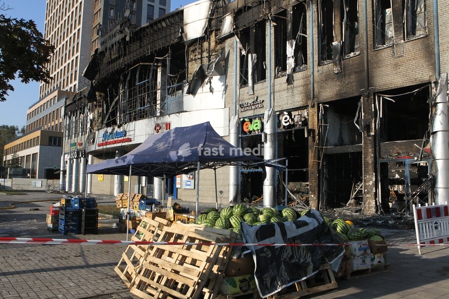 A stall with watermelons is in front of the New Continent shopping centre, which shows extensive damage after being set ablaze by a targeted Russian jet-drone strike on Saturday evening, September 19, 2026, Dnipro, Ukraine, September 20, 2026