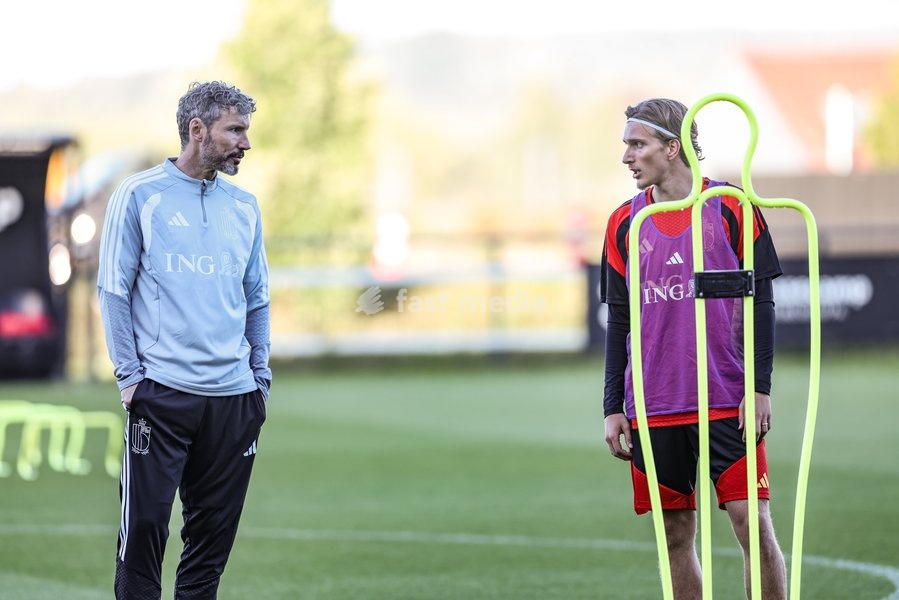 Belgium's head coach Mark van Bommel and Belgium's Mika Godts pictured during a training session of the Red Devils, the Belgian national soccer team, at the national training center in Tubize, Monday 21 September 2026. The team is preparing for fixtures in the UEFA Nations League competition