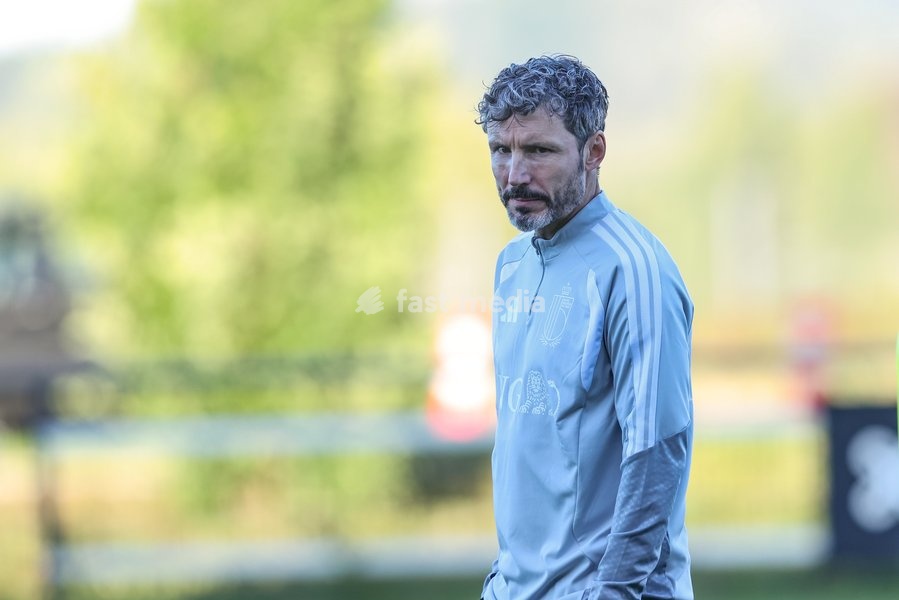 Belgium's head coach Mark van Bommel pictured during a training session of the Red Devils, the Belgian national soccer team, at the national training center in Tubize, Monday 21 September 2026. The team is preparing for fixtures in the UEFA Nations League competition